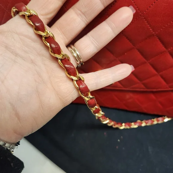Authentic Chanel Red quilted Diana shoulder handbag - Picture 15 of 17